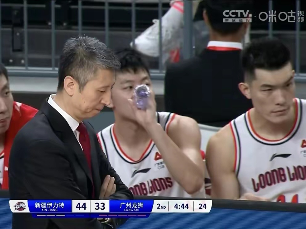 关于新疆男篮次回合爆冷广州队，库里砍下5记关键球，全场沸腾的信息